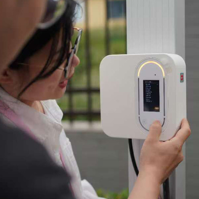 22kW EV ชาร์จ โซลาร์ วอล์บอ๊อกซ์ สเตชั่น 32A 480V กับกล่องสมดุลภาระแบบไดนามิก